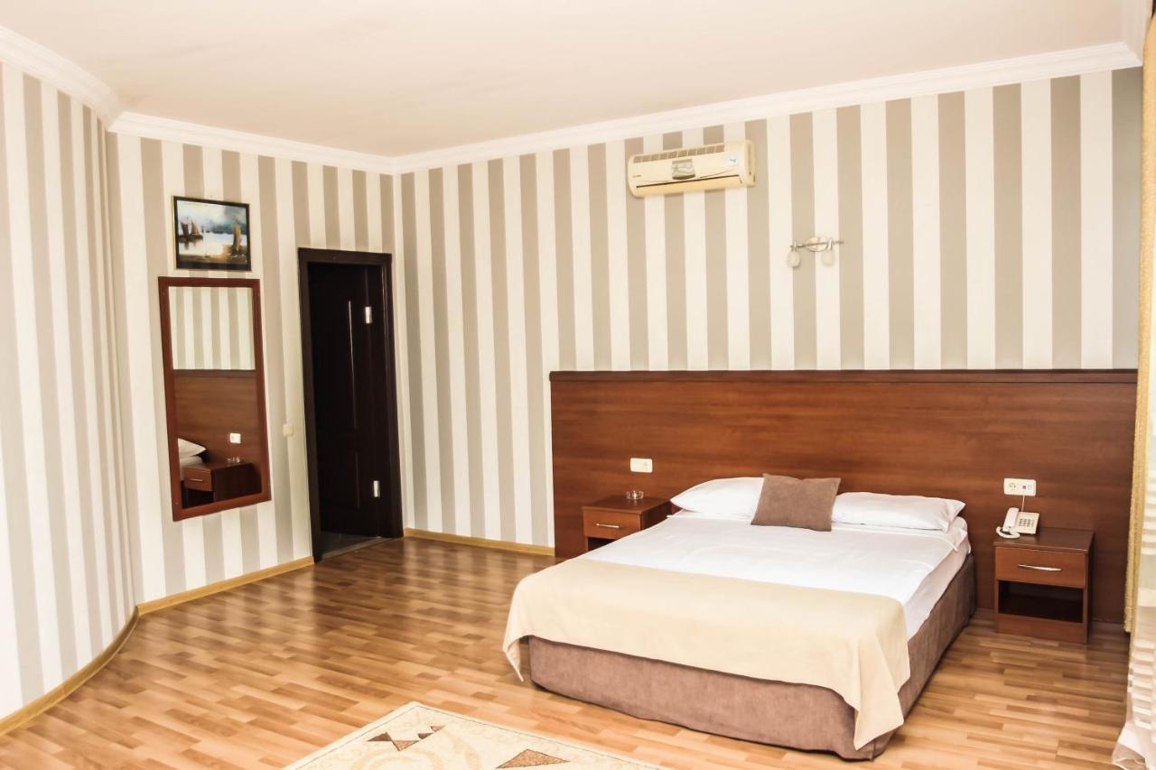 Hotel Istanbul Batumi Exterior foto